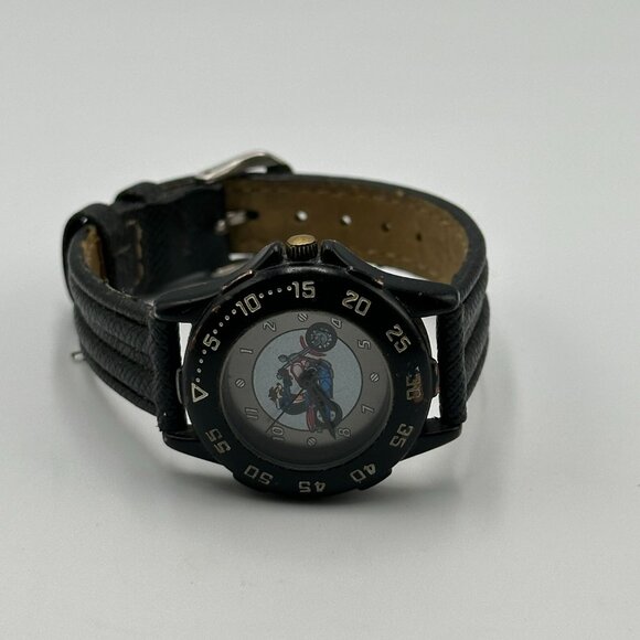 Wile E. Coyote Fossil Watch Men Black Round Dial 29MM Leather Band New Battery - Picture 9 of 15